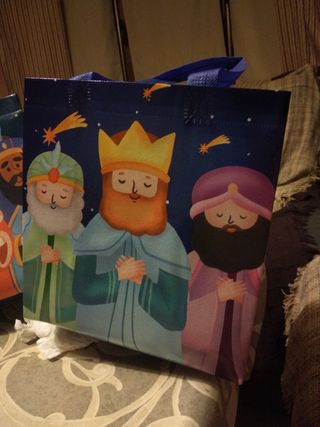 Bolsas con dibujos de reyes magos y regalo pegatin