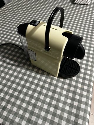 Cafetera Nespresso DeLonghi Automática
