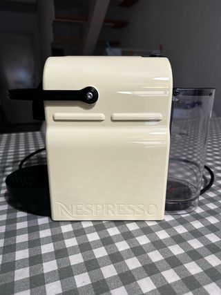 Cafetera Nespresso DeLonghi Automática