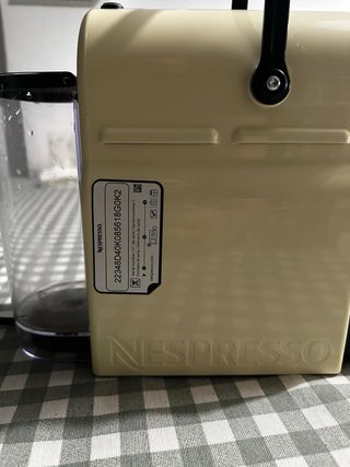 Cafetera Nespresso DeLonghi Automática