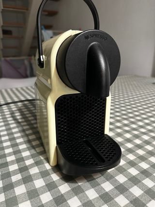 Cafetera Nespresso DeLonghi Automática