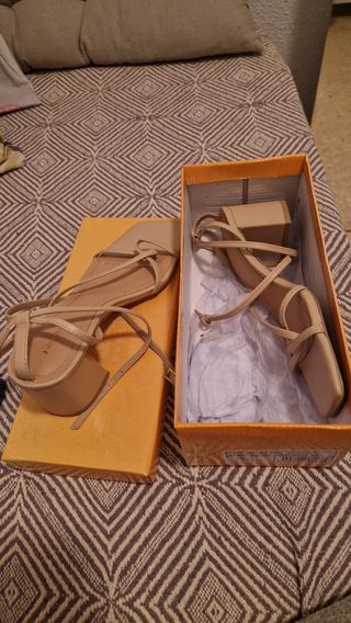 Sandalias tacón beige