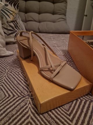 Sandalias tacón beige