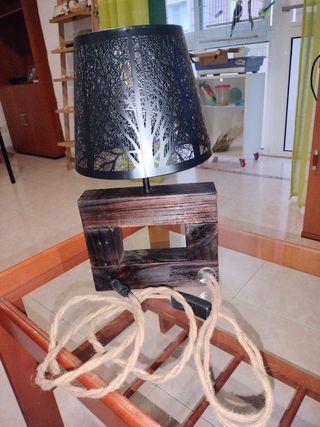 Lámpara artesanal madera reciclada