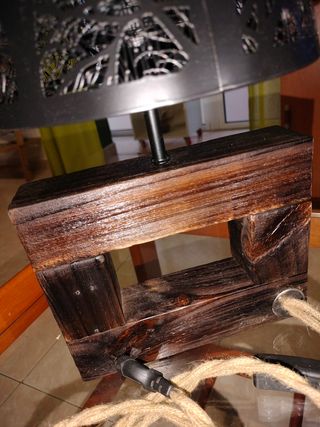 Lámpara artesanal madera reciclada