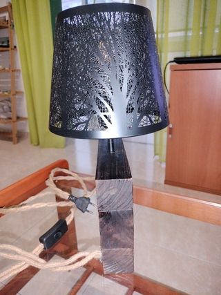 Lámpara artesanal madera reciclada