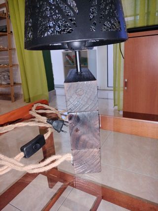 Lámpara artesanal madera reciclada