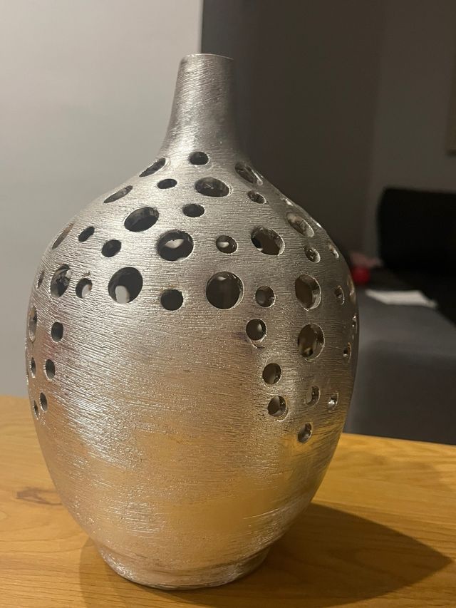 Jarrón decorativo plateado
