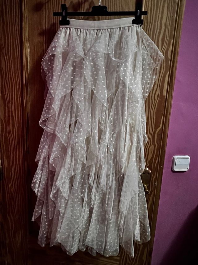Falda blanca tul con topos