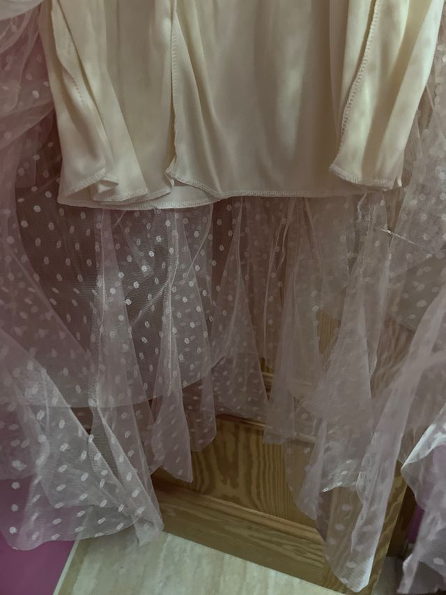 Falda blanca tul con topos