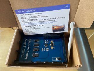 Raspberry Pi 4 B 2GB con carcasa y pantalla