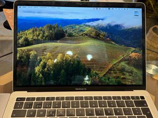 MacBook Air Retina 13” (2018) + funda Samsonite