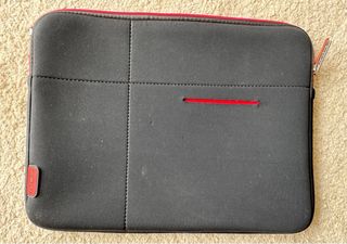 MacBook Air Retina 13” (2018) + funda Samsonite