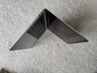 MacBook Air Retina 13” (2018) + funda Samsonite
