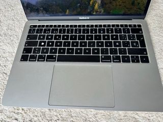 MacBook Air Retina 13” (2018) + funda Samsonite