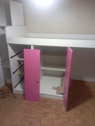 Habitación tipo literas con escritorio