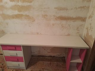 Habitación tipo literas con escritorio