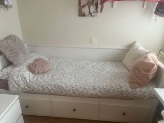 Cama Diván Hemnes IKEA, 3 fundas nórdicas 