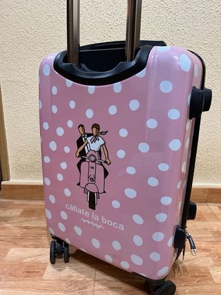 Maleta de viaje rosa con lunares blancos
