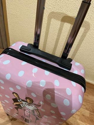 Maleta de viaje rosa con lunares blancos