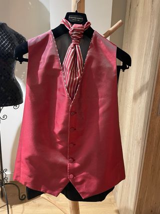 Traje de ceremonia FUENTECAPALA Talla 54