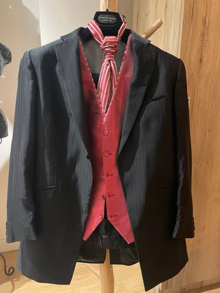 Traje de ceremonia FUENTECAPALA Talla 54