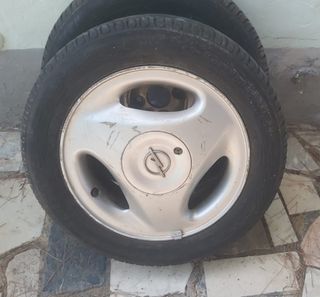 Llantas Opel de aleación con neumáticos