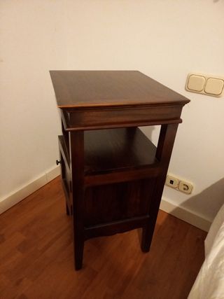 Mesilla de noche de madera