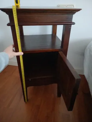 Mesilla de noche de madera