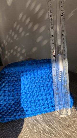 Bolso crochet tejido a mano azul eléctrico