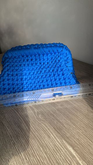 Bolso crochet tejido a mano azul eléctrico