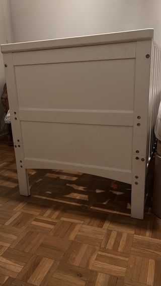 Cuna blanca para bebé