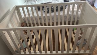 Cuna blanca para bebé