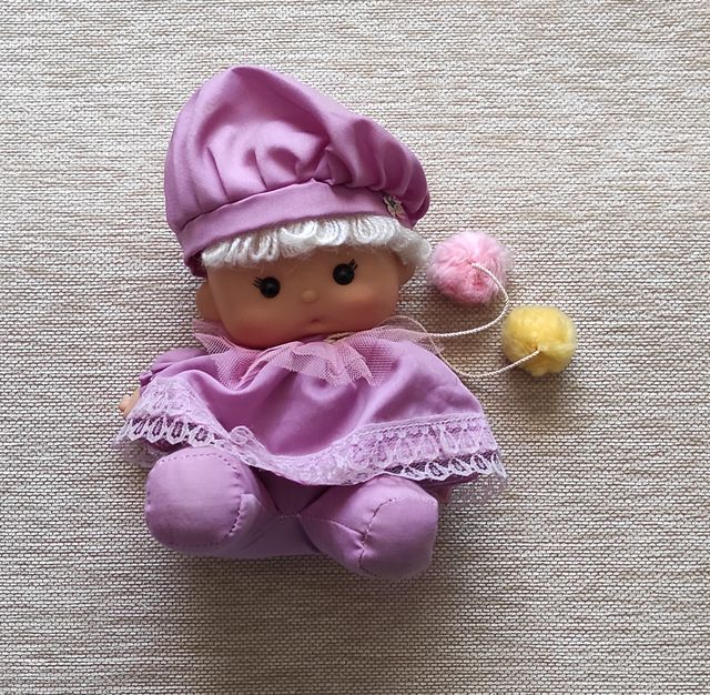 MUÑECA VIOLETA DE MAESA