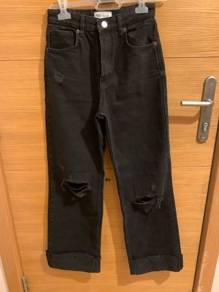 Pantalón vaquero Zara negro desgastado