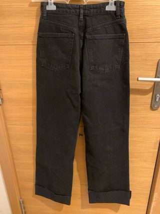 Pantalón vaquero Zara negro desgastado