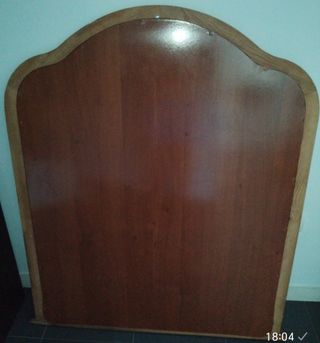 Espejo de madera con marco dorado