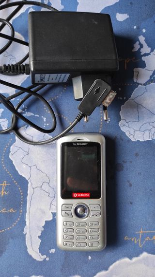 Teléfono Móvil Sharp Plata