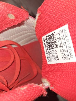 Zapatos de fútbol sala Adidas rojos y blancos