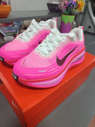 Nike Vomero Plus Rosa/Morado, totalmente nuevas