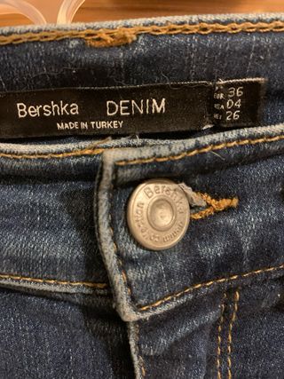 Pantalón vaquero desgarrado azul