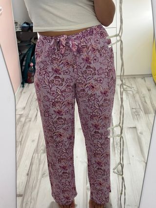 Pantalones estampados morados