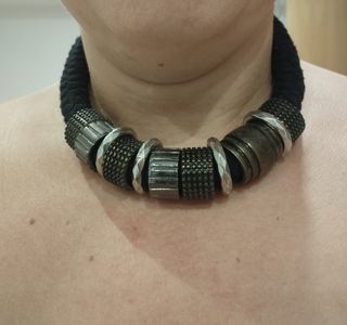 Collar hecho a mano cordón algodón negro y plata