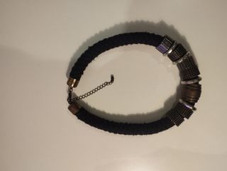 Collar hecho a mano cordón algodón negro y plata