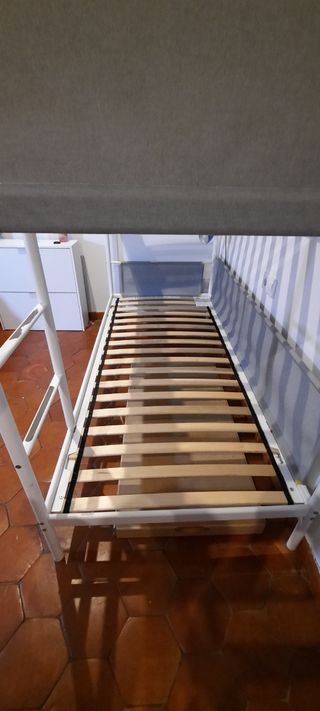 Litera IKEA blanca y gris
