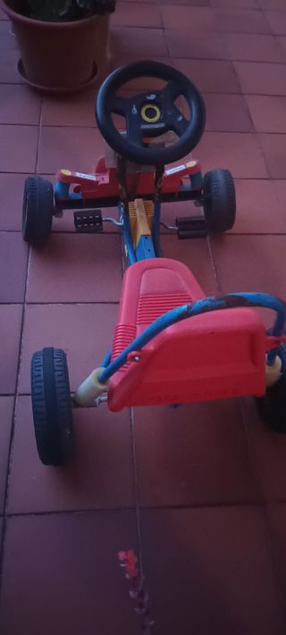 Kars a pedales rojo y azul