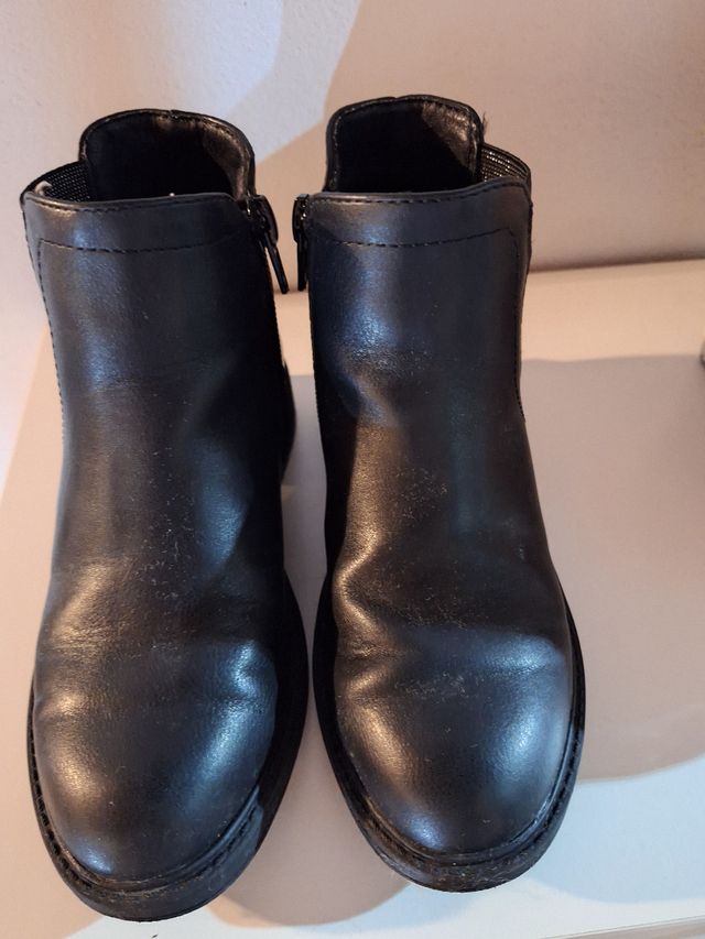 Pack 3 pares botas como nuevas! Y con regalo.