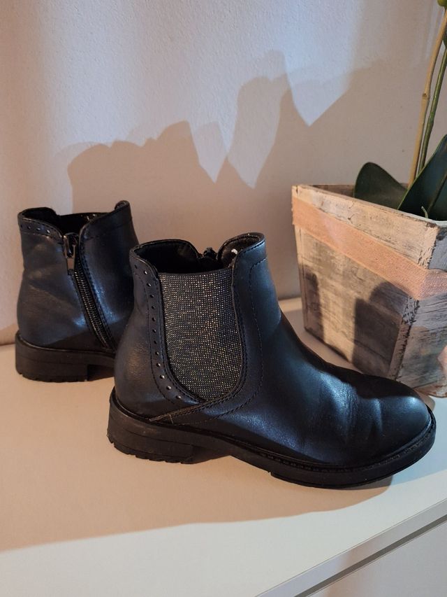 Pack 3 pares botas como nuevas! Y con regalo.