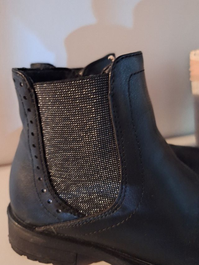 Pack 3 pares botas como nuevas! Y con regalo.