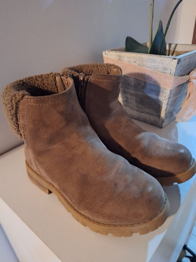 Pack 3 pares botas como nuevas! Y con regalo.